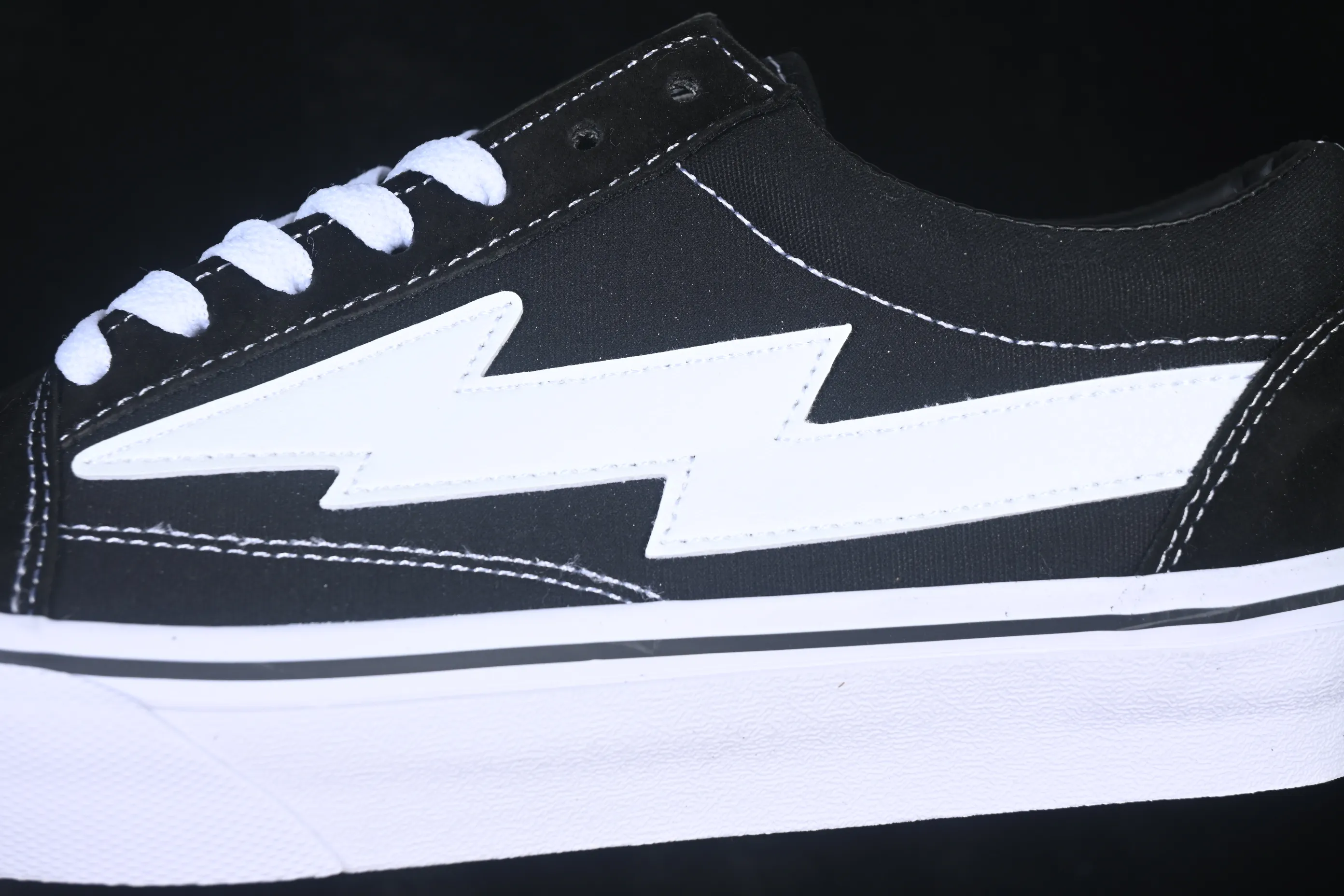 All categories Vans Vans series Vans Low Vans low-top Revenge x Storm Old Skool Lightning joint low-top casual sneakers black and white
